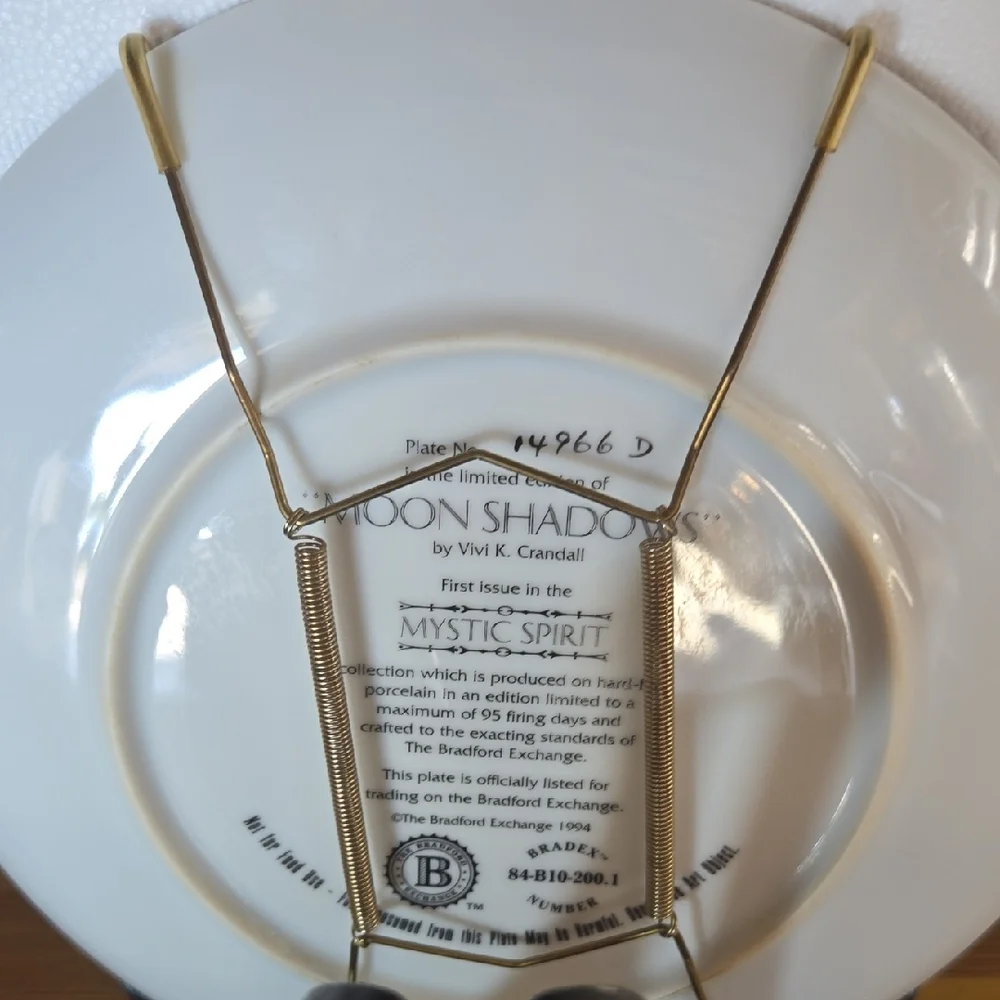 Wolf Decorative Plate with Stand